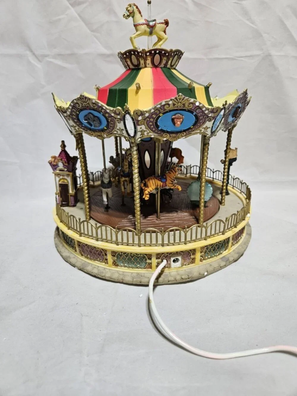 Lemax Belmont Carousel 44171 Village Collection Animated Lighted Musical WORKS